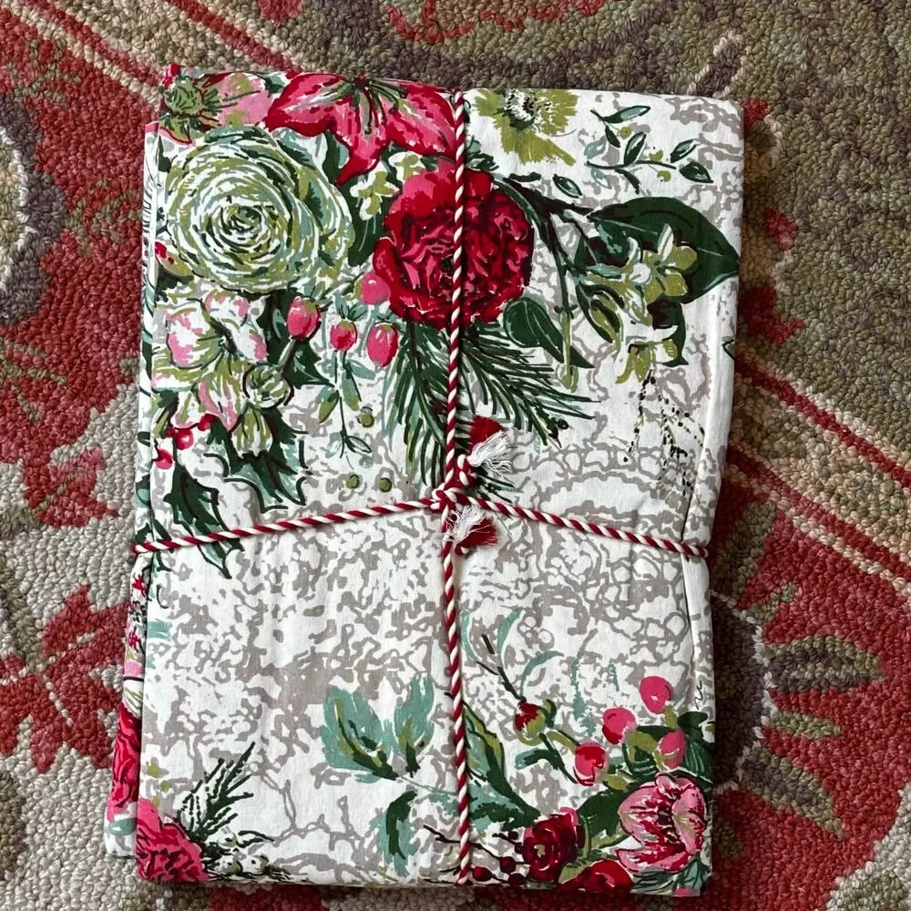 NWT April Cornell tablecloth in Merry Antique pattern 100% cotton cottage chic